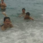 CasaOz - bambini sorridenti che giocano in acqua